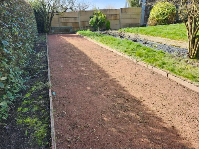 Terrain de pétanque dans le jardin du gîte