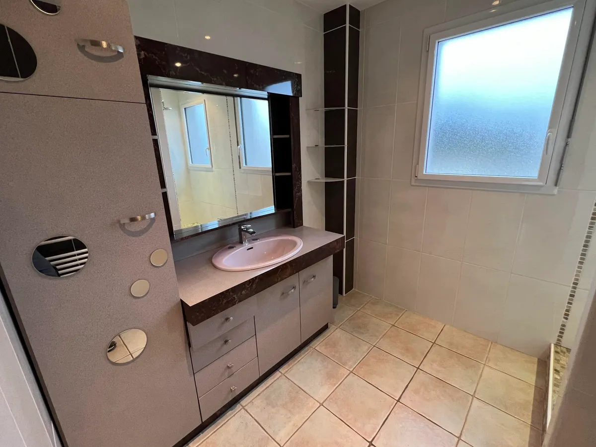 Salle de bain 2 du Gîte du Coteau, location de vacances aux Herbiers près du Puy du Fou (photo 2)